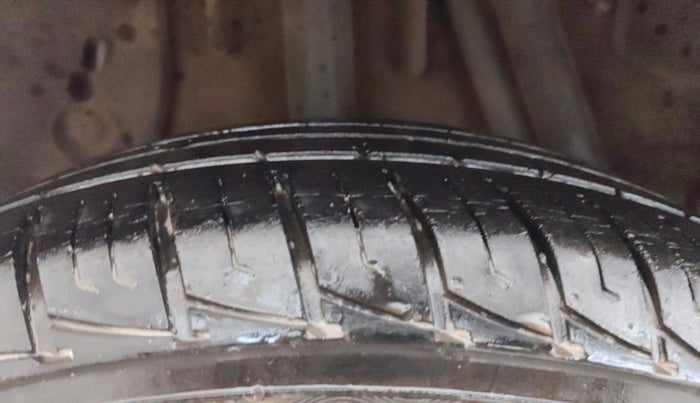 2018 Renault Duster RXS PETROL, Petrol, Manual, 32,776 km, Right Rear Tyre Tread