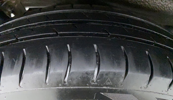 2017 Maruti Wagon R 1.0 LXI CNG, CNG, Manual, 68,574 km, Right Front Tyre Tread
