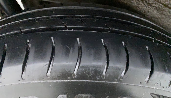 2017 Maruti Wagon R 1.0 LXI CNG, CNG, Manual, 68,574 km, Left Front Tyre Tread