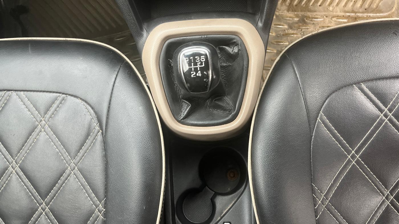 2015 Hyundai Grand i10 ASTA 1.1 CRDI, Diesel, Manual, 53,864 km, Gear Lever