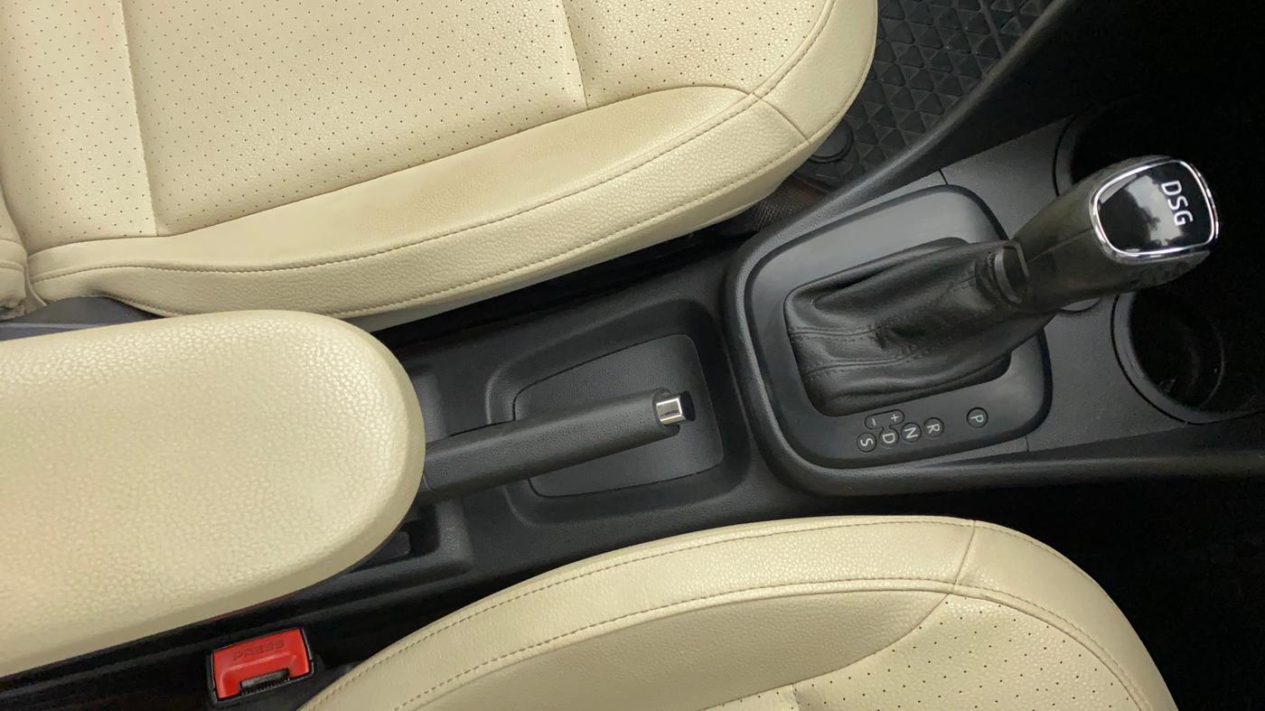 2017 Skoda Rapid STYLE 1.5 TDI AT, Diesel, Automatic, 75,337 km, Gear Lever