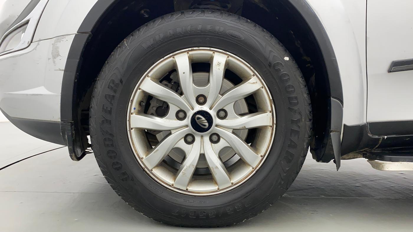 2018 Mahindra XUV500 W9 AT, Diesel, Automatic, 61,562 km, Left Front Wheel