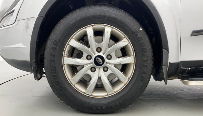2018 Mahindra XUV500 W9 AT, Diesel, Automatic, 61,562 km, Left Front Wheel
