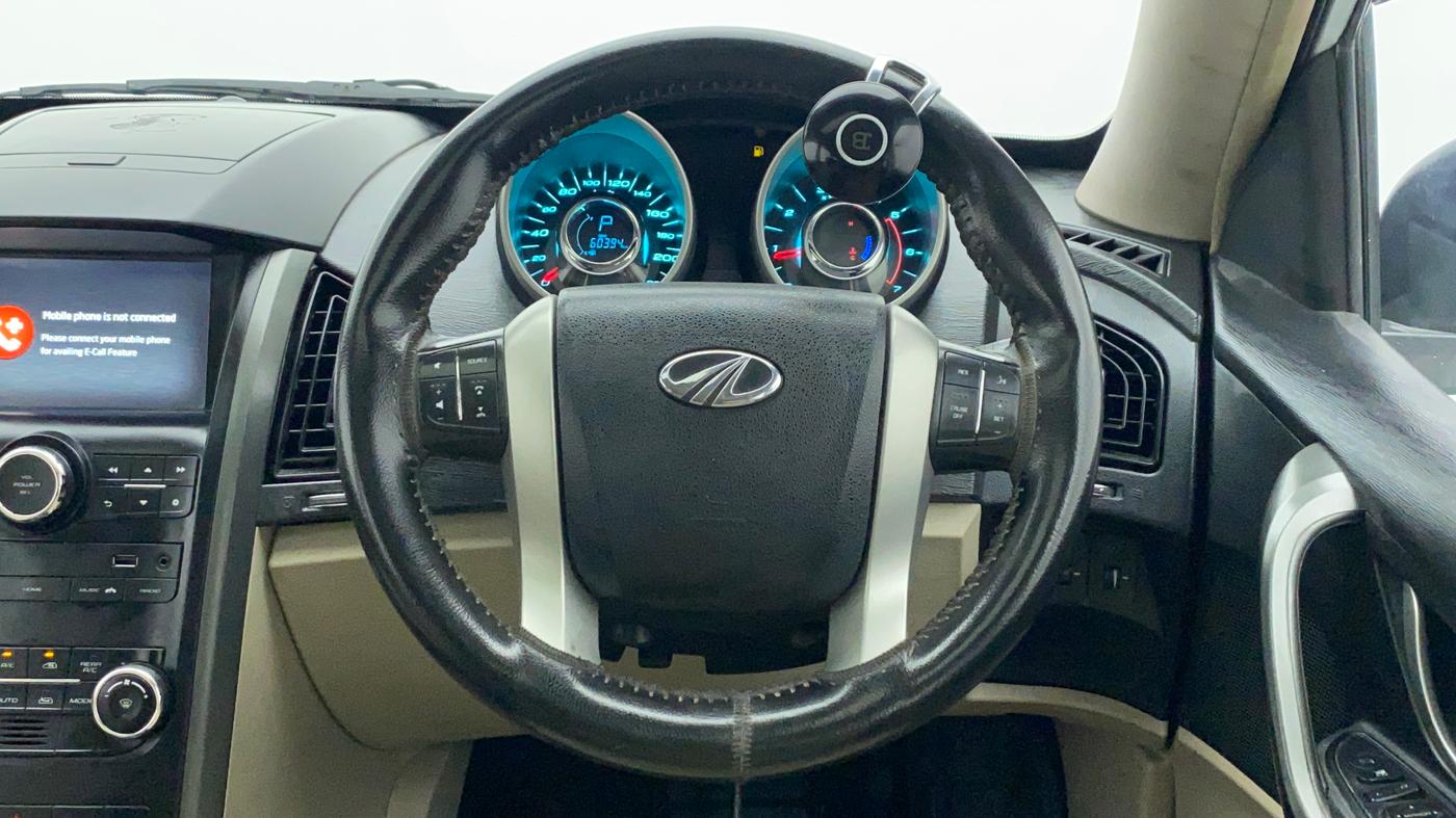 2018 Mahindra XUV500 W9 AT, Diesel, Automatic, 61,562 km, Steering Wheel Close Up