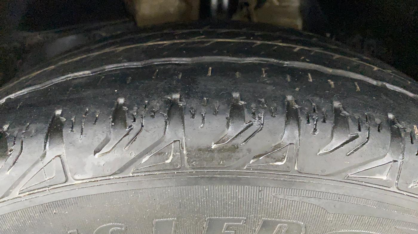 2018 Mahindra XUV500 W9 AT, Diesel, Automatic, 61,562 km, Left Front Tyre Tread
