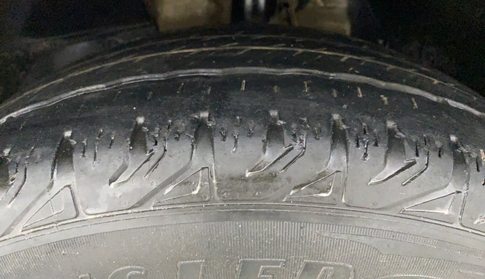 2018 Mahindra XUV500 W9 AT, Diesel, Automatic, 61,562 km, Left Front Tyre Tread