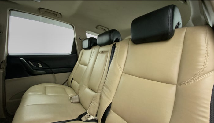 2018 Mahindra XUV500 W9 AT, Diesel, Automatic, 61,562 km, Right Side Rear Door Cabin
