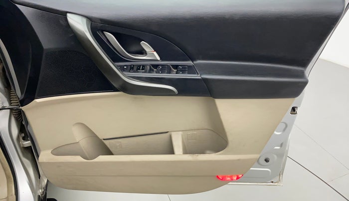 2018 Mahindra XUV500 W9 AT, Diesel, Automatic, 61,562 km, Driver Side Door Panels Control