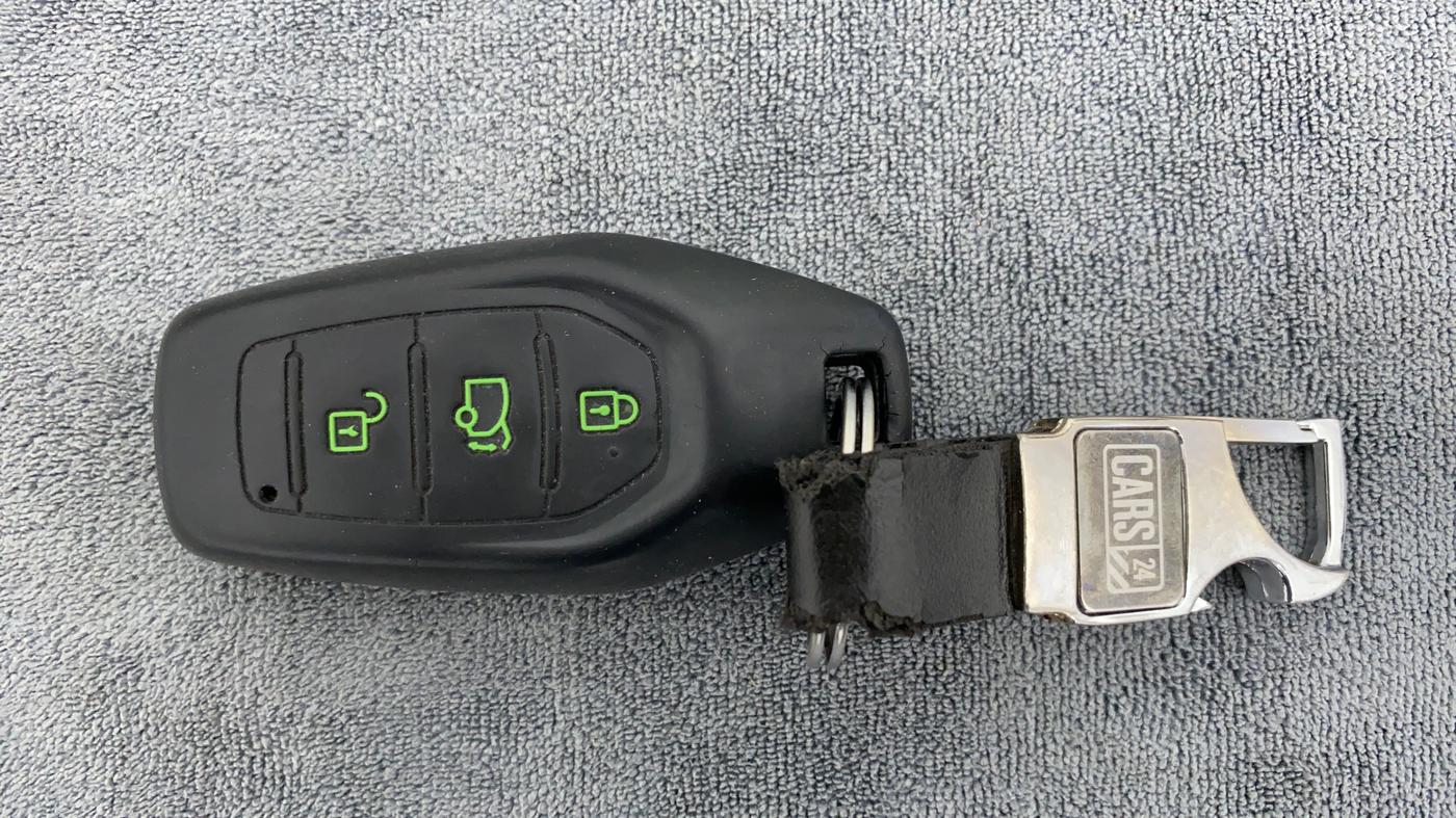 2018 Mahindra XUV500 W9 AT, Diesel, Automatic, 61,562 km, Key Close Up