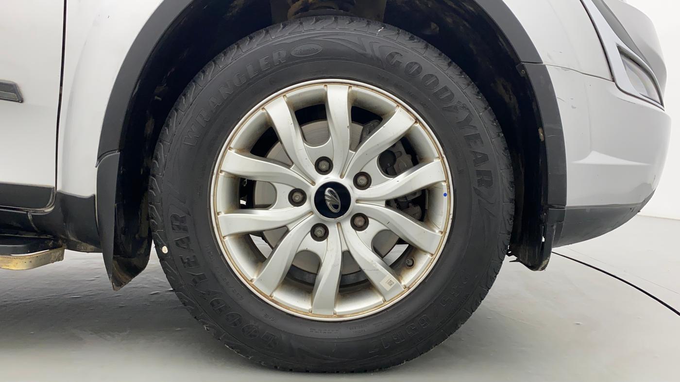 2018 Mahindra XUV500 W9 AT, Diesel, Automatic, 61,562 km, Right Front Wheel