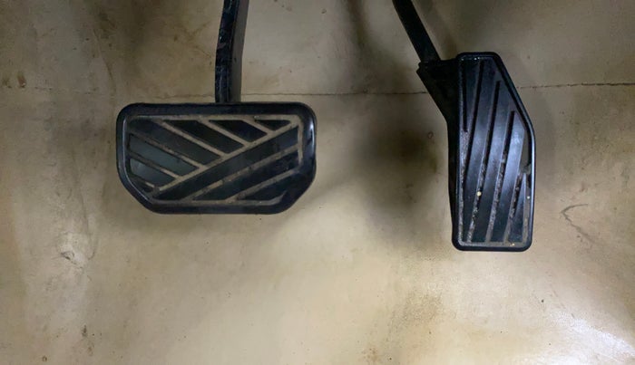 2017 Maruti Dzire VXI AMT, CNG, Automatic, 94,208 km, Pedals