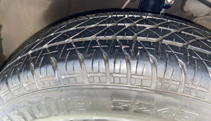2017 Maruti Dzire VXI AMT, CNG, Automatic, 94,208 km, Right Front Tyre Tread