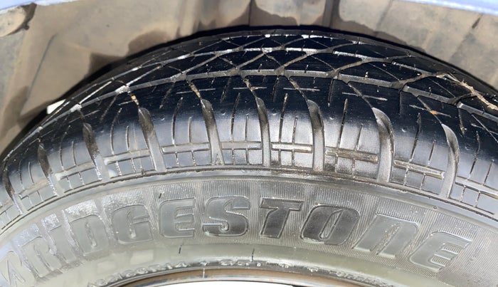 2017 Maruti Dzire VXI AMT, CNG, Automatic, 94,208 km, Right Rear Tyre Tread