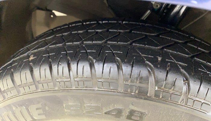 2017 Maruti Dzire VXI AMT, CNG, Automatic, 94,208 km, Left Front Tyre Tread