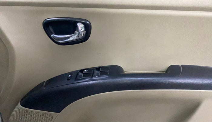 2016 Hyundai i10 SPORTZ 1.1, Petrol, Manual, 89,087 km, Driver Side Door Panels Control