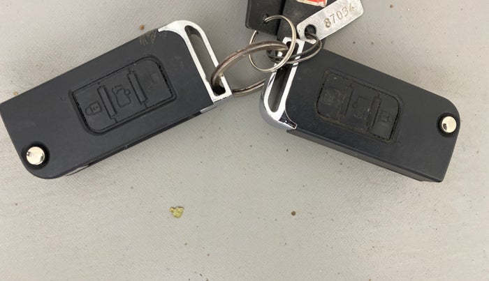 2014 Mahindra XUV500 W4, Diesel, Manual, 1,12,565 km, Key Close Up