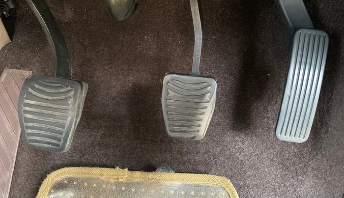 2014 Mahindra XUV500 W4, Diesel, Manual, 1,12,565 km, Pedals