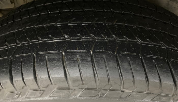 2014 Mahindra XUV500 W4, Diesel, Manual, 1,12,565 km, Right Rear Tyre Tread