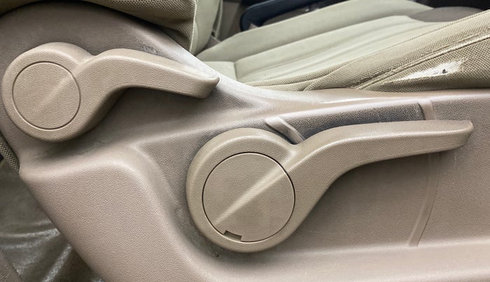 2014 Mahindra XUV500 W4, Diesel, Manual, 1,12,565 km, Driver Side Adjustment Panel