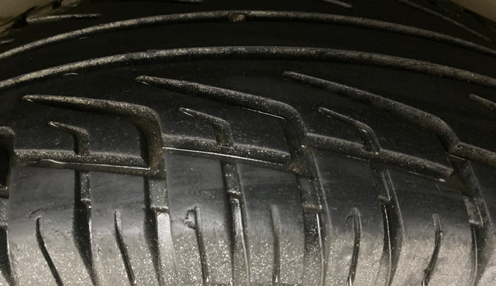 2014 Mahindra XUV500 W4, Diesel, Manual, 1,12,565 km, Left Rear Tyre Tread