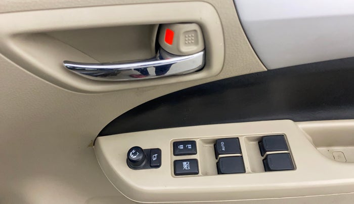 2016 Maruti Ertiga ZXI, Petrol, Manual, 1,07,774 km, Driver Side Door Panels Control