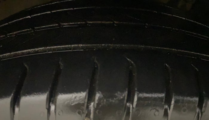 2016 Maruti Ertiga ZXI, Petrol, Manual, 1,07,774 km, Right Front Tyre Tread