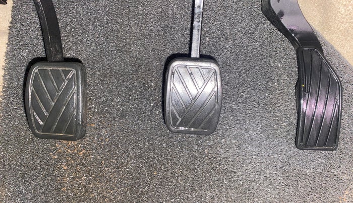 2016 Maruti Ertiga ZXI, Petrol, Manual, 1,07,774 km, Pedals