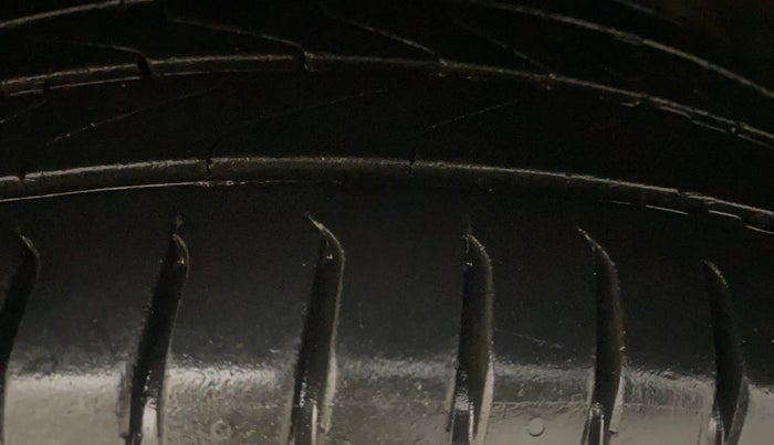 2016 Maruti Ertiga ZXI, Petrol, Manual, 1,07,774 km, Left Front Tyre Tread