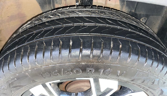 2021 Renault Kiger RXZ TURBO MT DUAL TONE, Petrol, Manual, 76,799 km, Right Front Tyre Tread