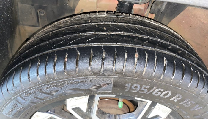 2021 Renault Kiger RXZ TURBO MT DUAL TONE, Petrol, Manual, 76,799 km, Left Front Tyre Tread