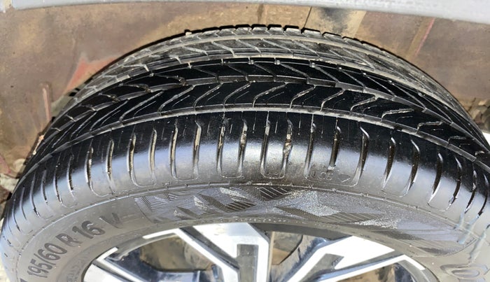 2021 Renault Kiger RXZ TURBO MT DUAL TONE, Petrol, Manual, 76,799 km, Left Rear Tyre Tread