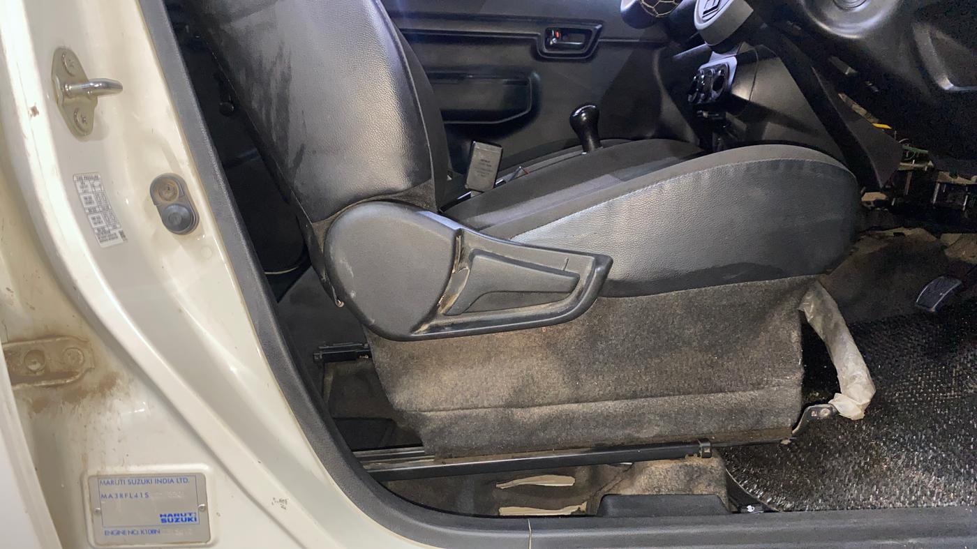2020 Maruti S PRESSO VXI+, Petrol, Manual, 95,221 km, Driver Side Adjustment Panel