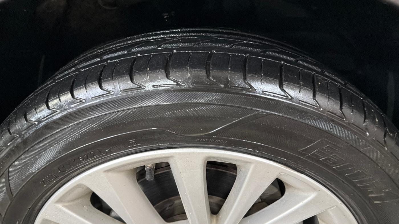 2017 Toyota Camry HYBRID, Hybrid, Automatic, 68,157 km, Right Front Tyre Tread