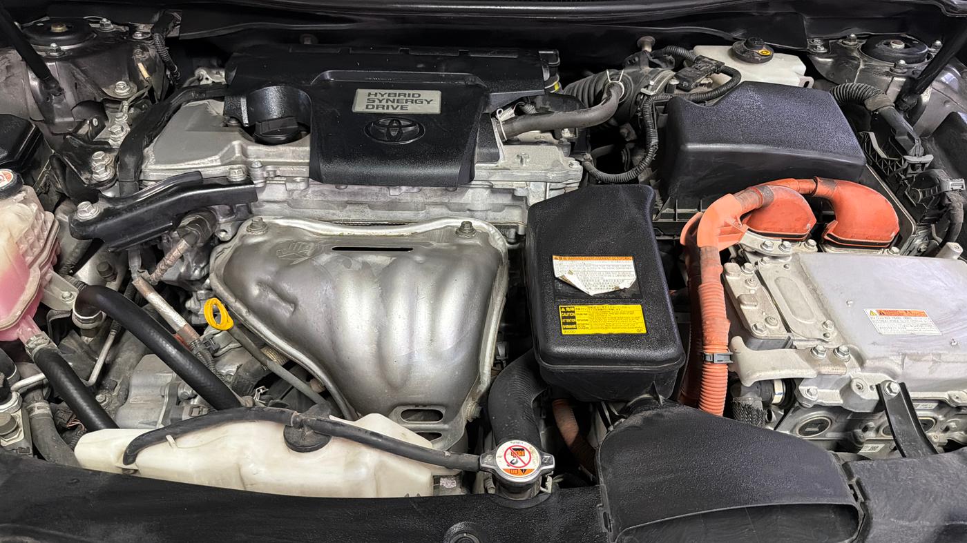 2017 Toyota Camry HYBRID, Hybrid, Automatic, 68,157 km, Engine View