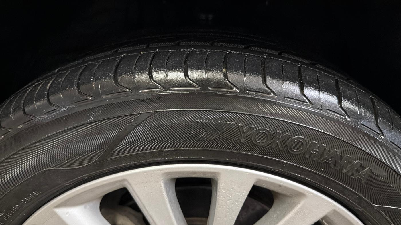 2017 Toyota Camry HYBRID, Hybrid, Automatic, 68,157 km, Left Front Tyre Tread