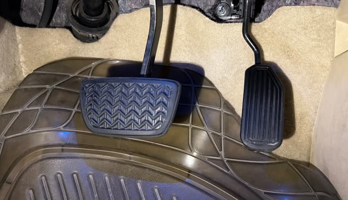 2017 Toyota Camry HYBRID, Hybrid, Automatic, 68,059 km, Pedals