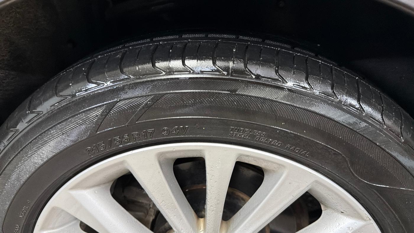 2017 Toyota Camry HYBRID, Hybrid, Automatic, 68,157 km, Right Rear Tyre Tread
