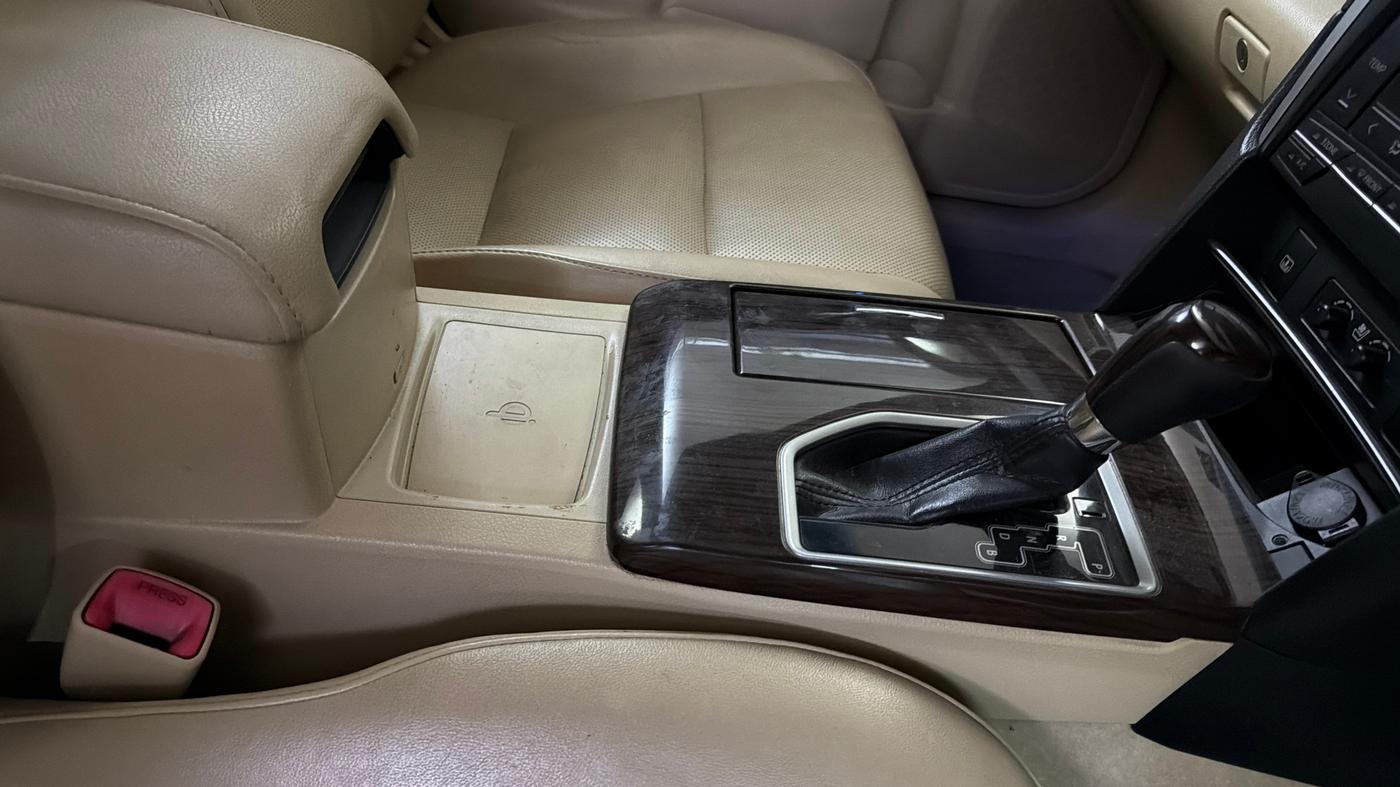 2017 Toyota Camry HYBRID, Hybrid, Automatic, 68,157 km, Gear Lever