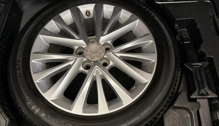 2017 Toyota Camry HYBRID, Hybrid, Automatic, 68,059 km, Spare Tyre