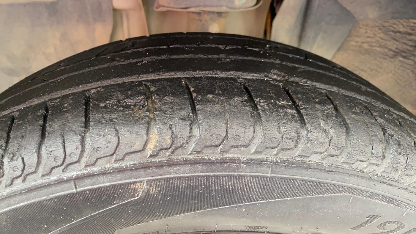 2021 Nissan MAGNITE XV DUAL TONE, Petrol, Manual, 69,129 km, Left Front Tyre Tread