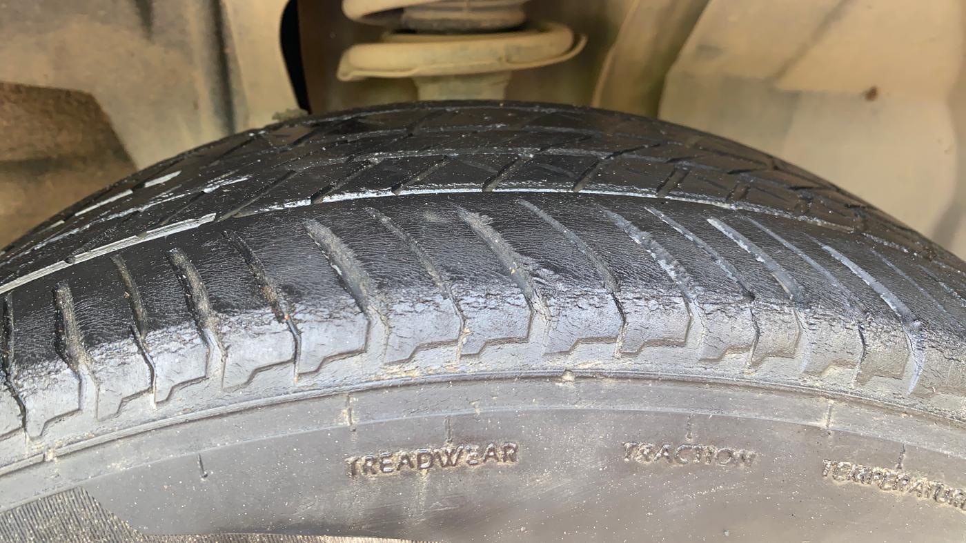 2021 Nissan MAGNITE XV DUAL TONE, Petrol, Manual, 69,129 km, Right Front Tyre Tread