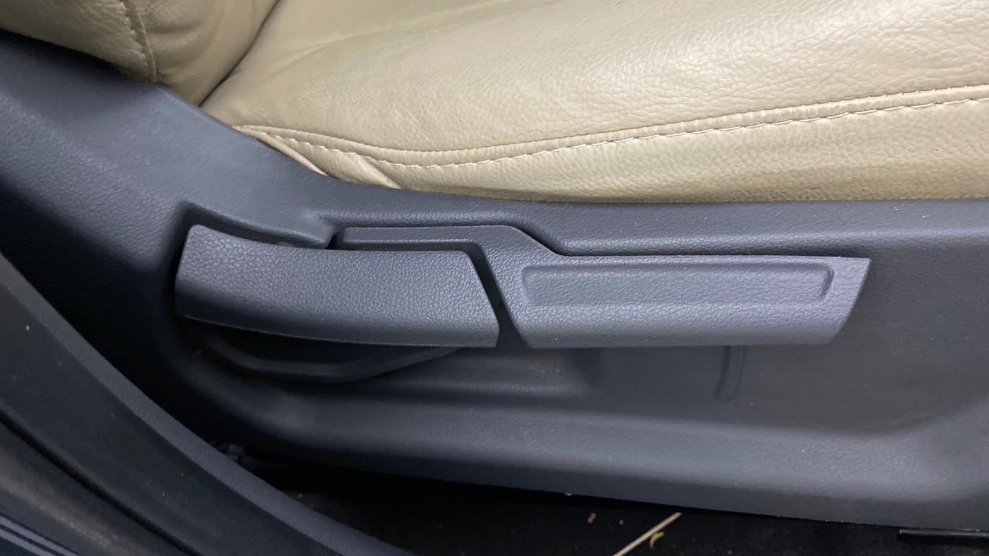 2022 Hyundai AURA SX PLUS 1.2 AMT, Petrol, Automatic, 29,629 km, Driver Side Adjustment Panel