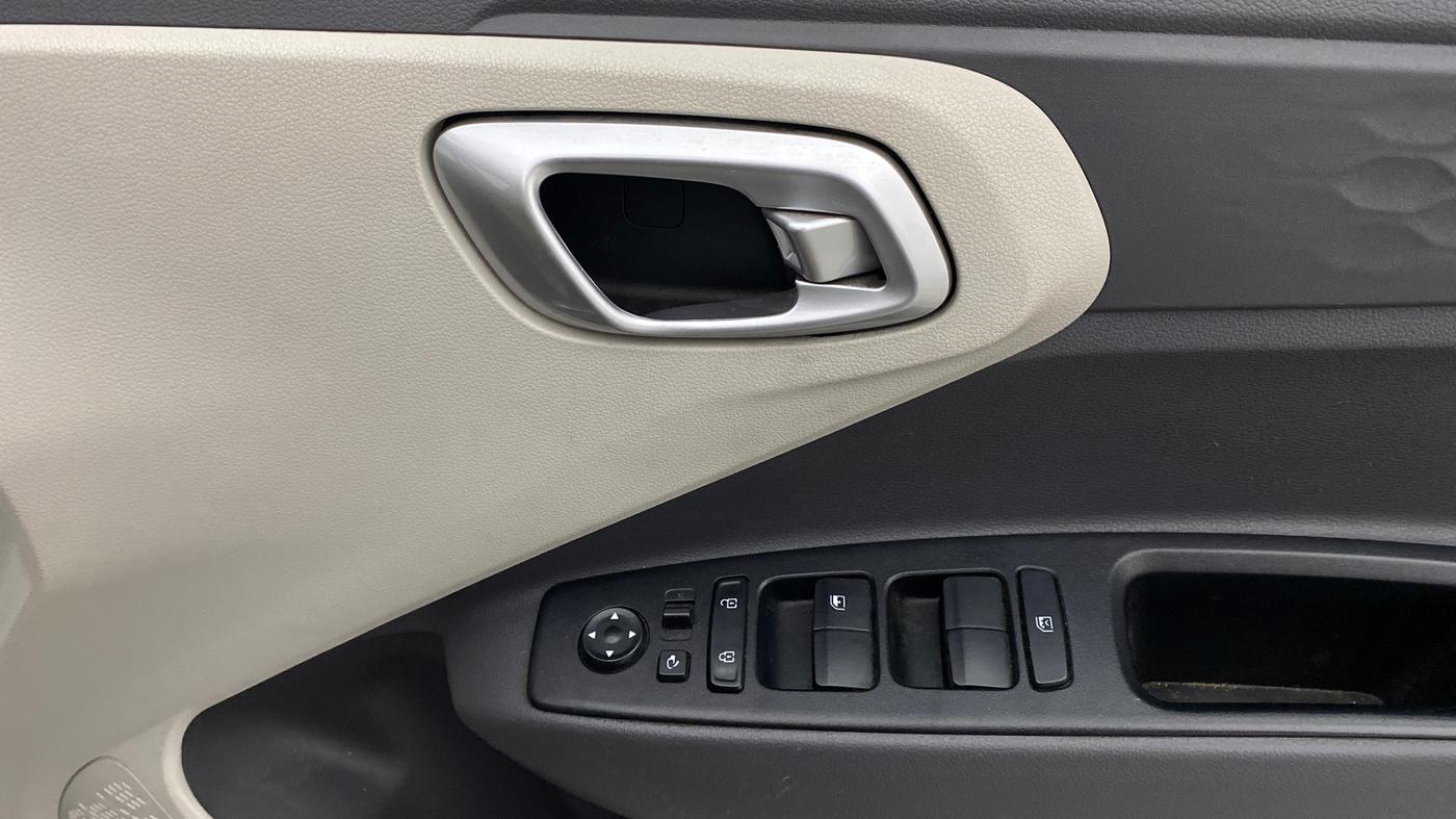 2022 Hyundai AURA SX PLUS 1.2 AMT, Petrol, Automatic, 29,629 km, Driver Side Door Panels Control