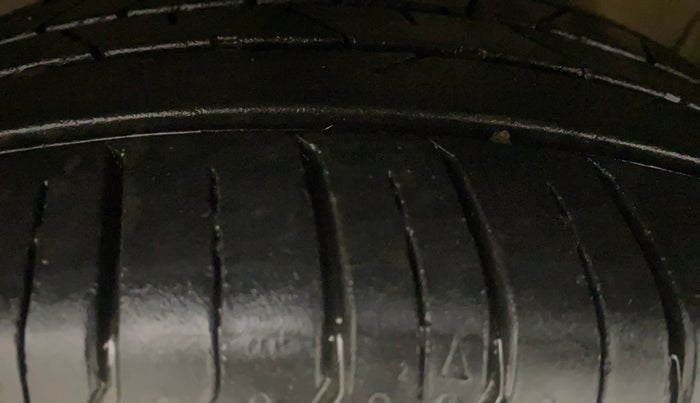 2022 Hyundai NEW I20 ASTA (O) 1.2 MT, Petrol, Manual, 27,538 km, Left Front Tyre Tread