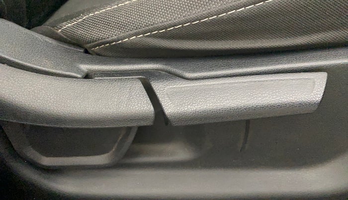 2022 Hyundai NEW I20 ASTA (O) 1.2 MT, Petrol, Manual, 27,538 km, Driver Side Adjustment Panel