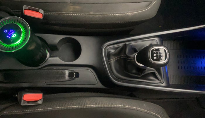 2022 Hyundai NEW I20 ASTA (O) 1.2 MT, Petrol, Manual, 27,538 km, Gear Lever