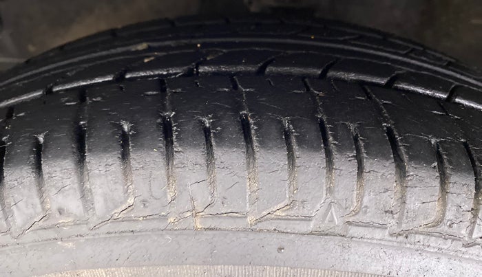 2014 Hyundai i10 MAGNA 1.1 IRDE2, Petrol, Manual, 21,356 km, Left Front Tyre Tread