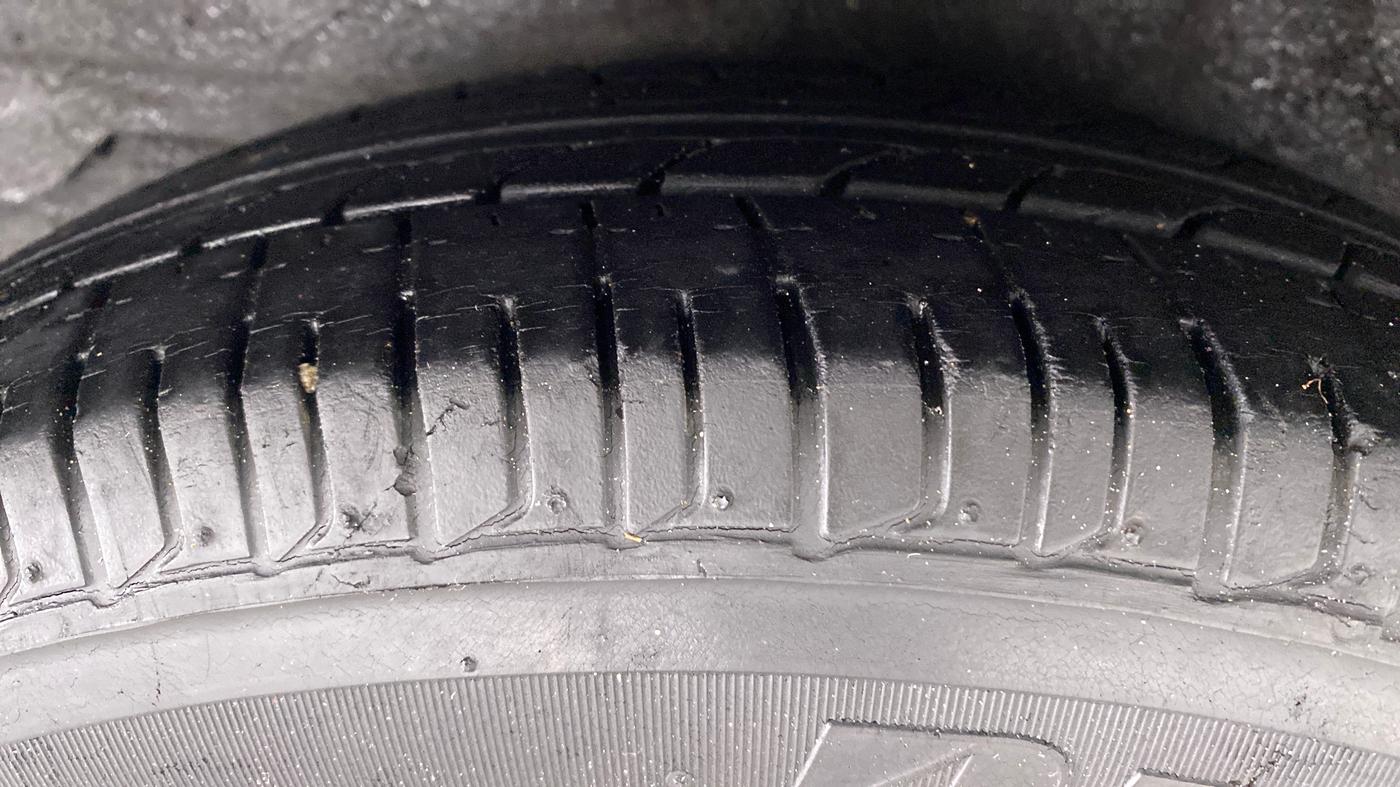 2014 Hyundai i10 MAGNA 1.1 IRDE2, Petrol, Manual, 21,356 km, Right Rear Tyre Tread