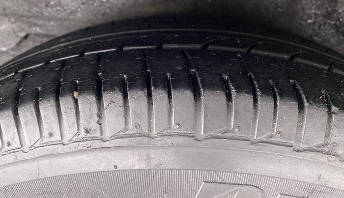 2014 Hyundai i10 MAGNA 1.1 IRDE2, Petrol, Manual, 21,356 km, Right Rear Tyre Tread
