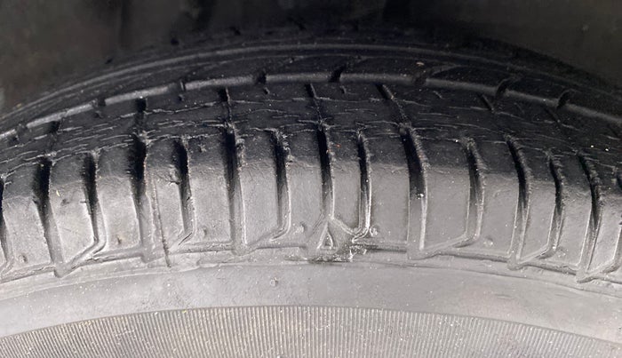 2014 Hyundai i10 MAGNA 1.1 IRDE2, Petrol, Manual, 21,356 km, Right Front Tyre Tread